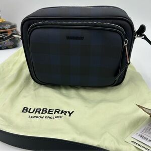 Men’s Burberry check messenger bag in navy blue. Adjustable shoulder strap NWT.